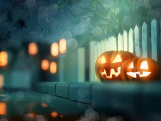 bitcoin halloween-jack-o-lantern-pumpkins-at-night-picture-id1340497601