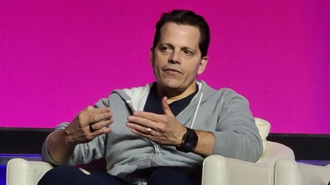 Scaramucci Slams Claims of Harris's Anti-Crypto Bias, Critiques Trump's Transactional Approach